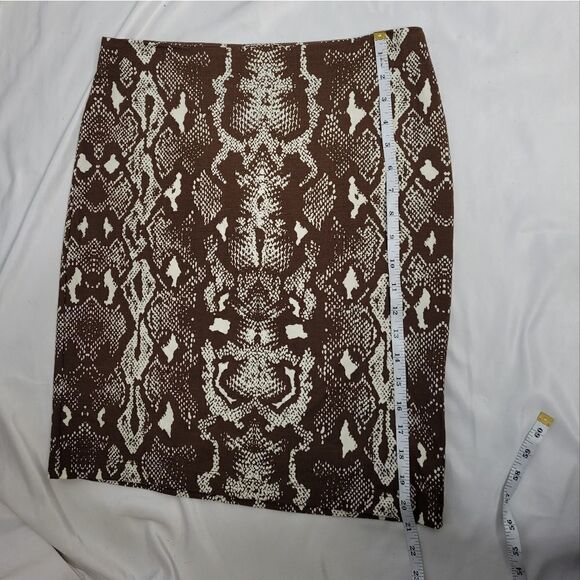 J MCLAUGHLIN skirt brown snakeskin print stretch pencil 2 - Picture 7 of 7